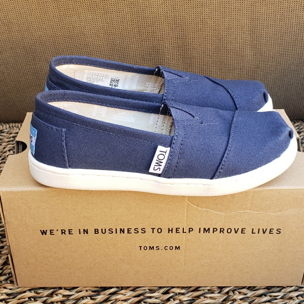 TOMS | Classic Navy Canvas - Picture 2 of 5